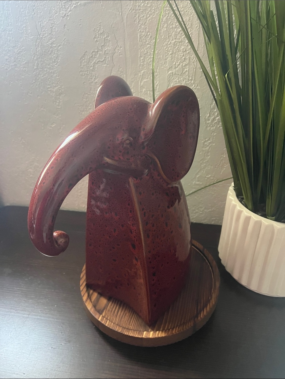 Red figure elephant ceramic decor - Picture 8 of 10